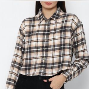 American Eagle 🦅 Plaid Button-Up Shirt